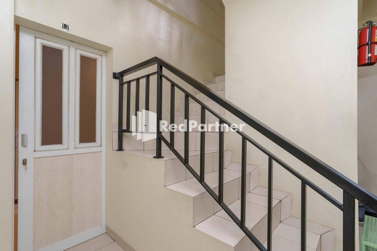 Jo Residence Syariah Redpartner Джакарта Экстерьер фото