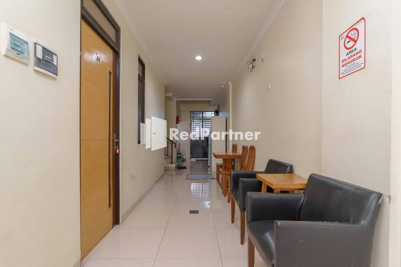 Jo Residence Syariah Redpartner Джакарта Экстерьер фото